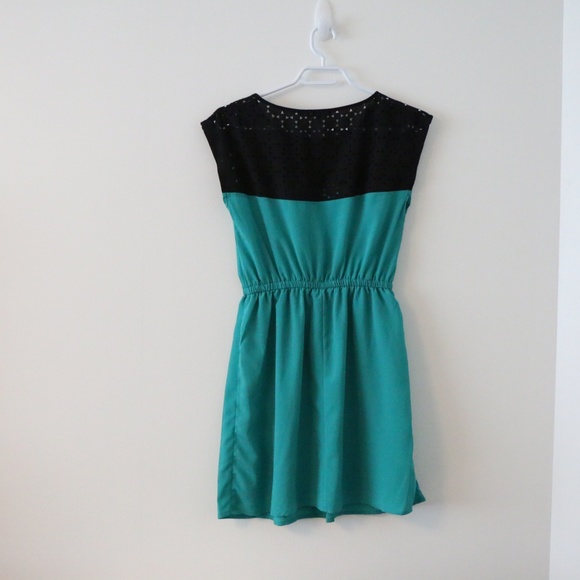 Color Block Fit and Flare Dress - Picture 4 of 4